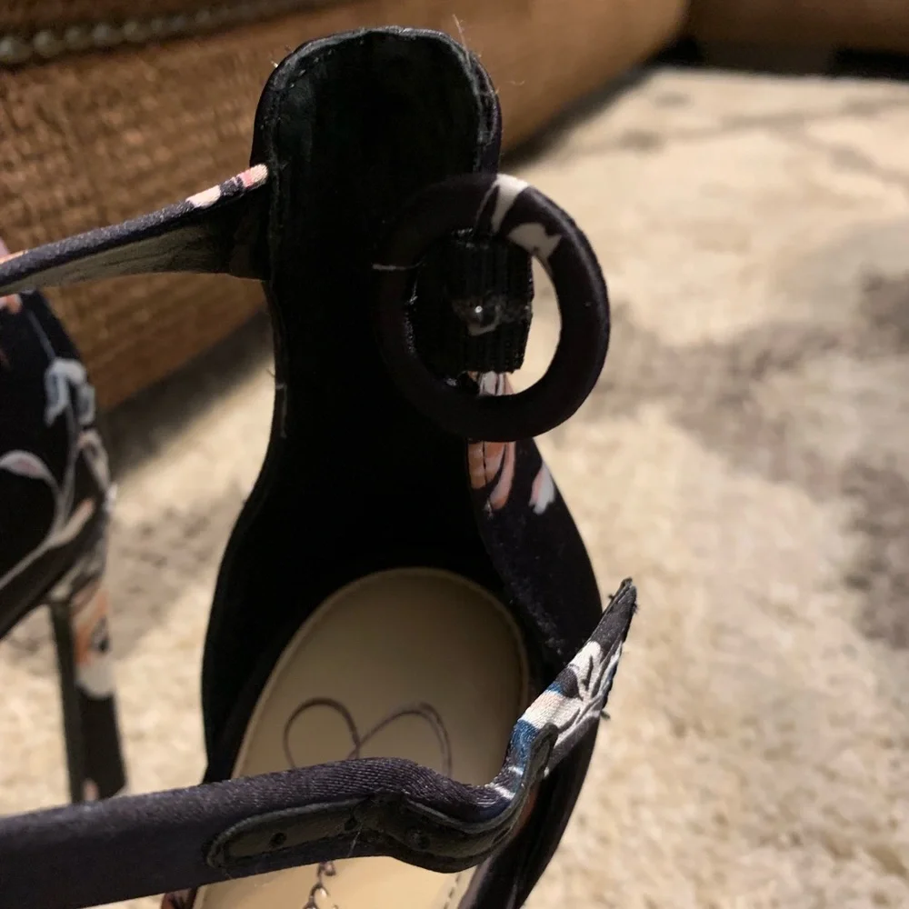 Jessica Simpson Heels - Picture 3 of 4